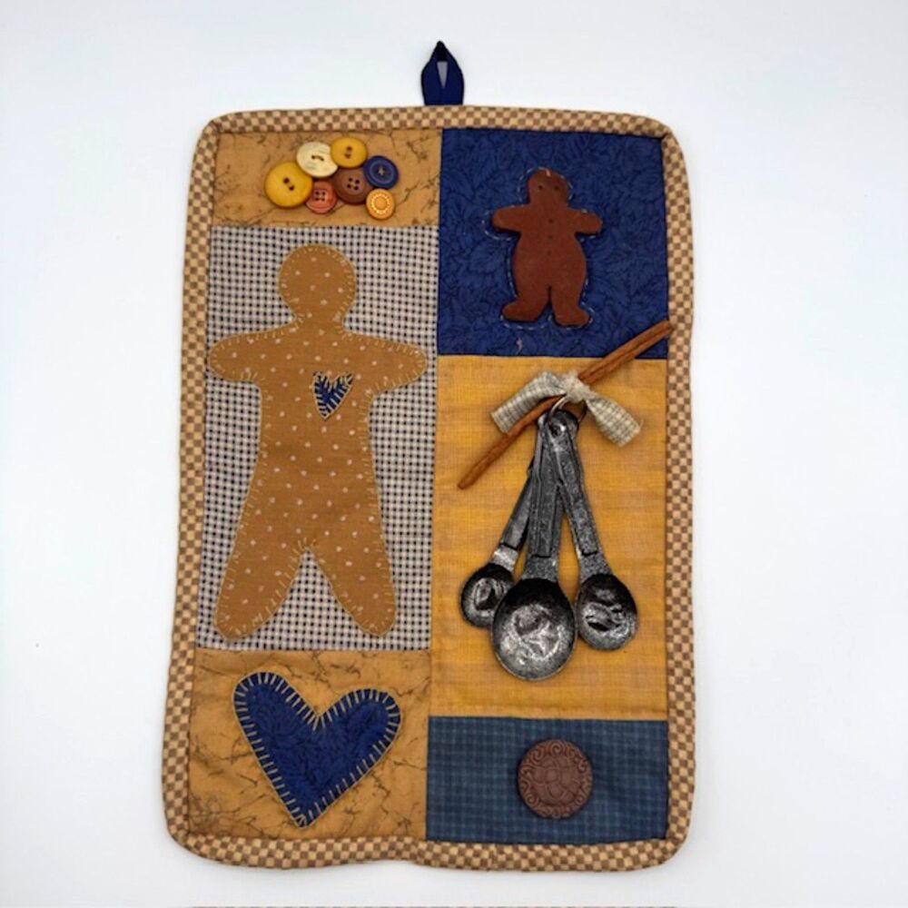 VTG Hand Quilted Wall Hanging 8x12 Gingerbread Man Hearts Buttons Kitchen Decor